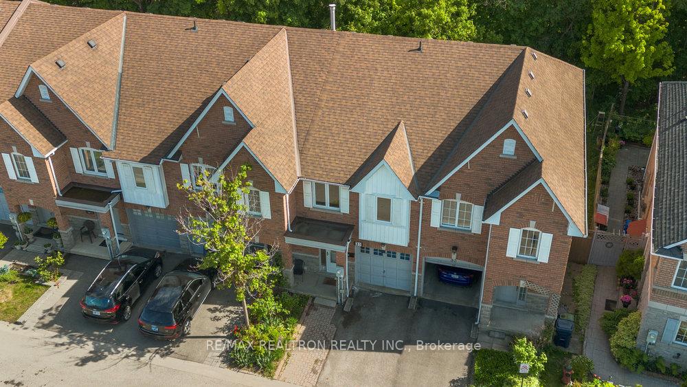 4 Bedrooms Condo at 31 Treeland, Toronto For sale