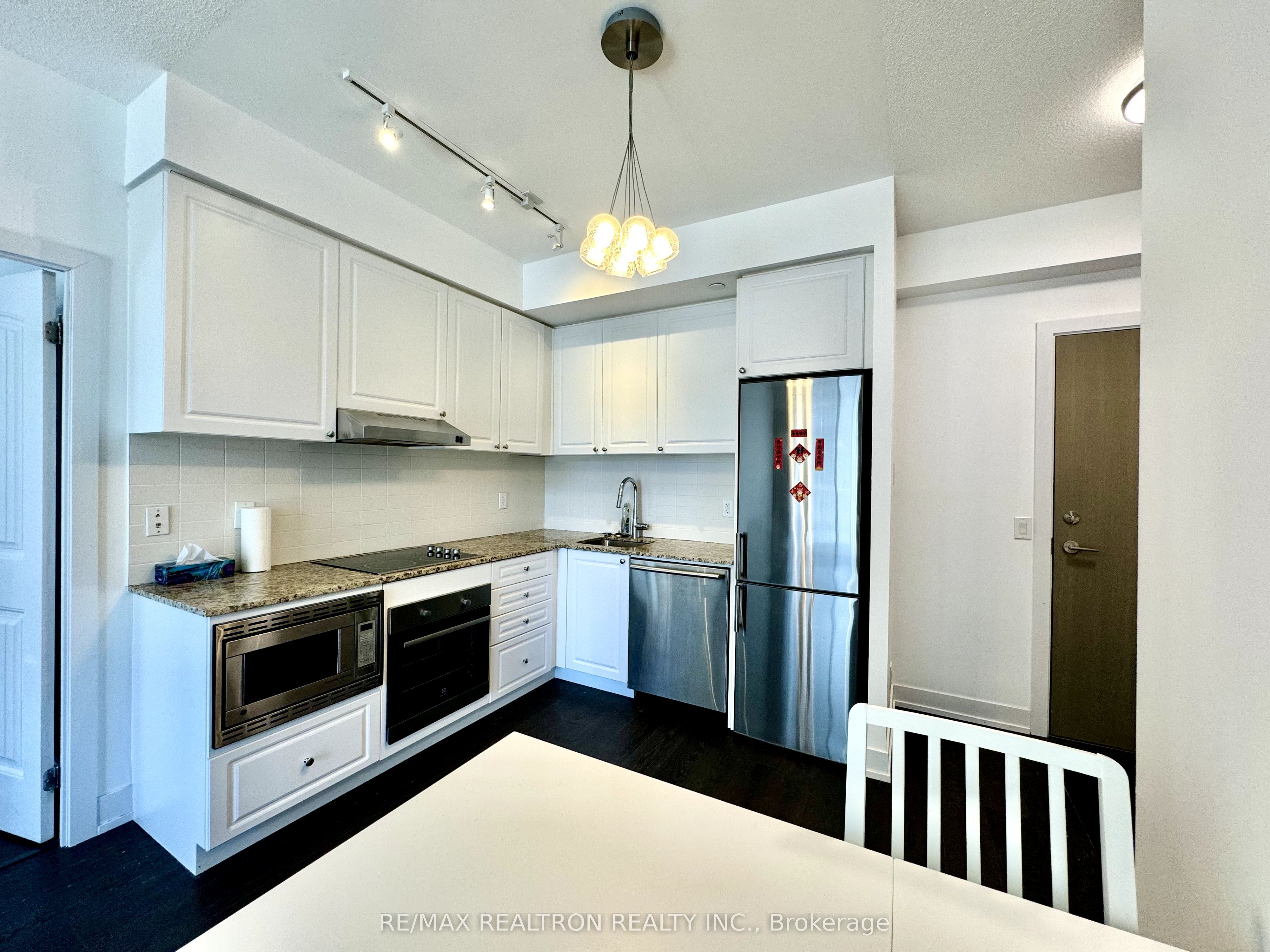 7 Kenaston Gardens, #329