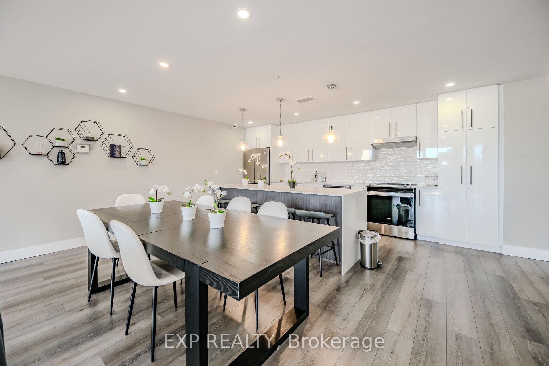 2 Bedrooms Condo at 15 Queen, Hamilton For sale