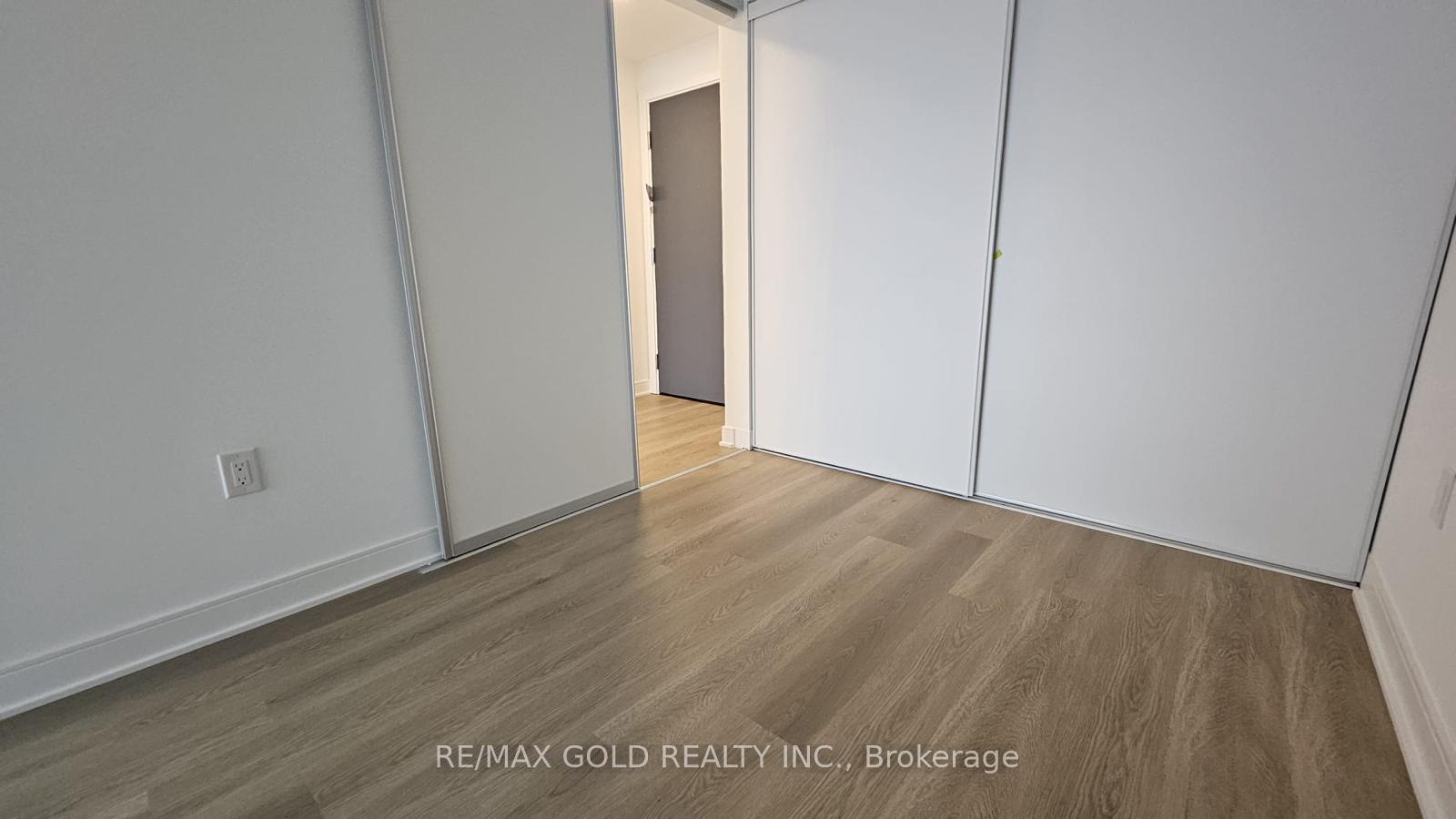 2 Bedrooms Condo at 86 Dundas, Mississauga For sale