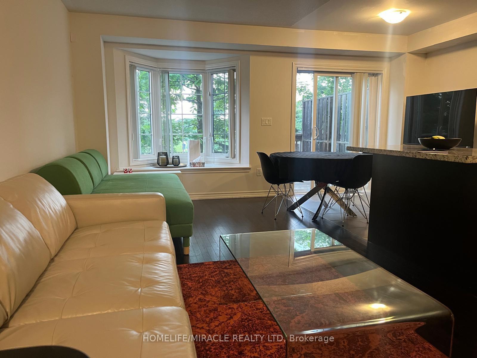 3 Bedrooms Condo at 5060 Harvard, Mississauga For sale