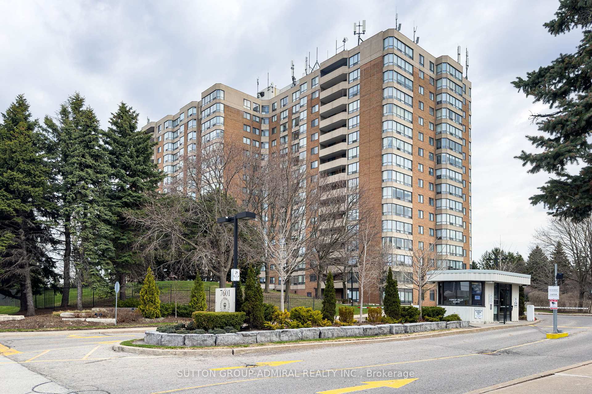2 Bedrooms Condo at 7601 Bathurst, Vaughan For sale
