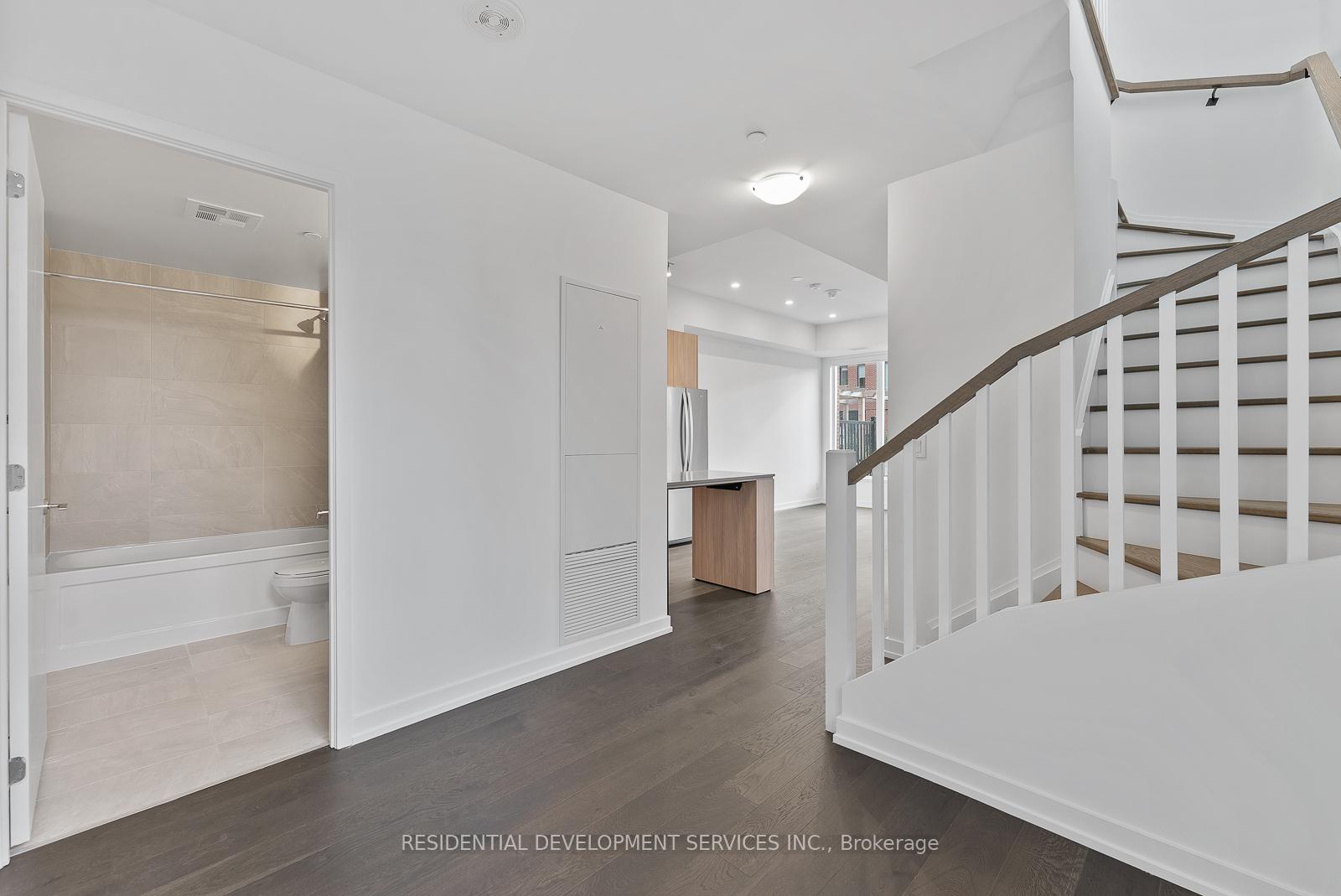 4 Bedrooms Condo at 15 Maryport, Toronto For sale