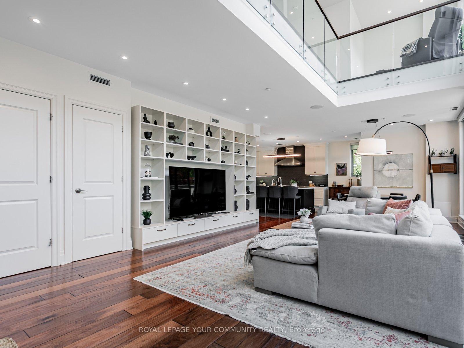3 Bedrooms Condo at 1 Rainsford, Toronto For sale