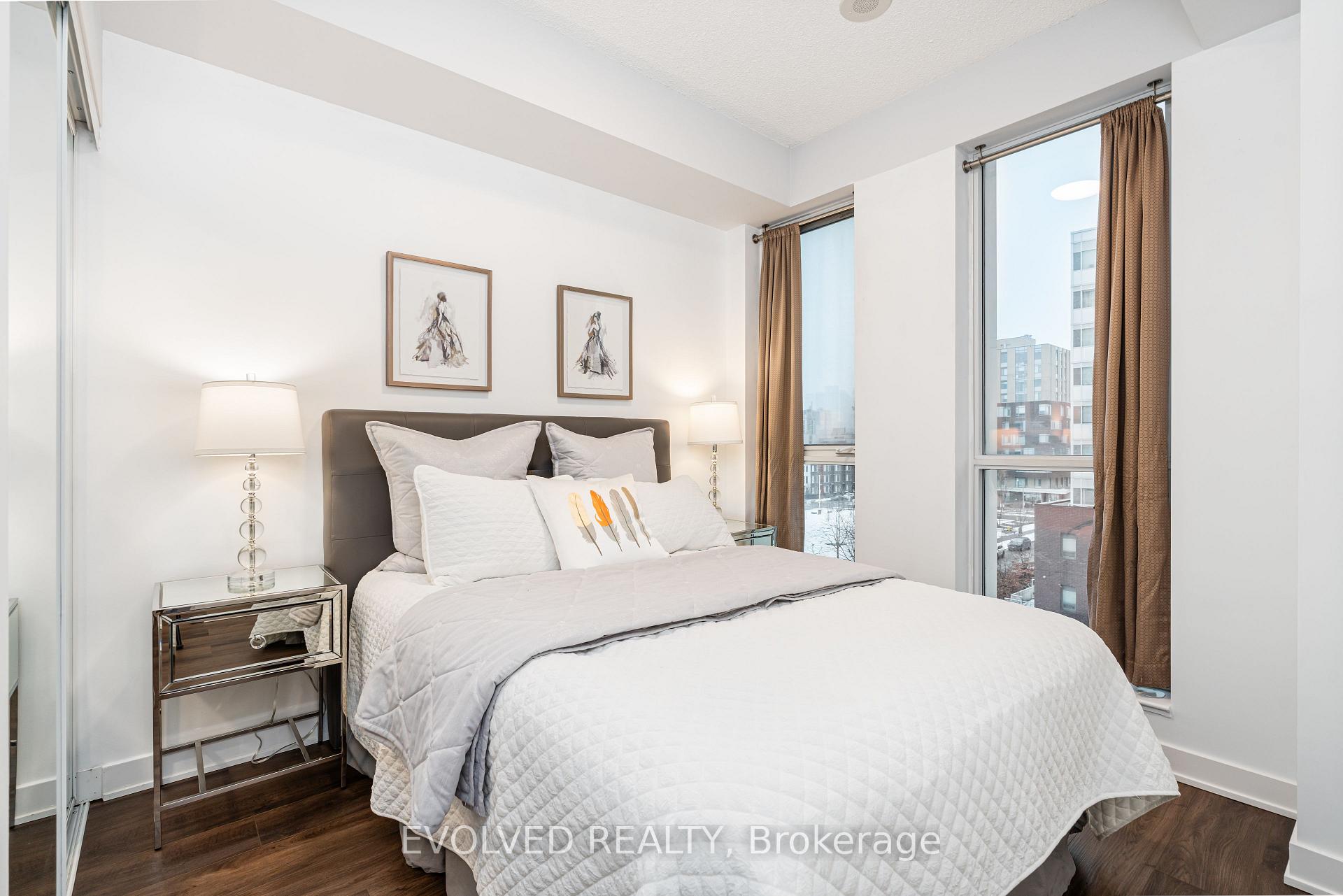 2 Bedrooms Condo at 55 Regent Park,  Toronto For sale