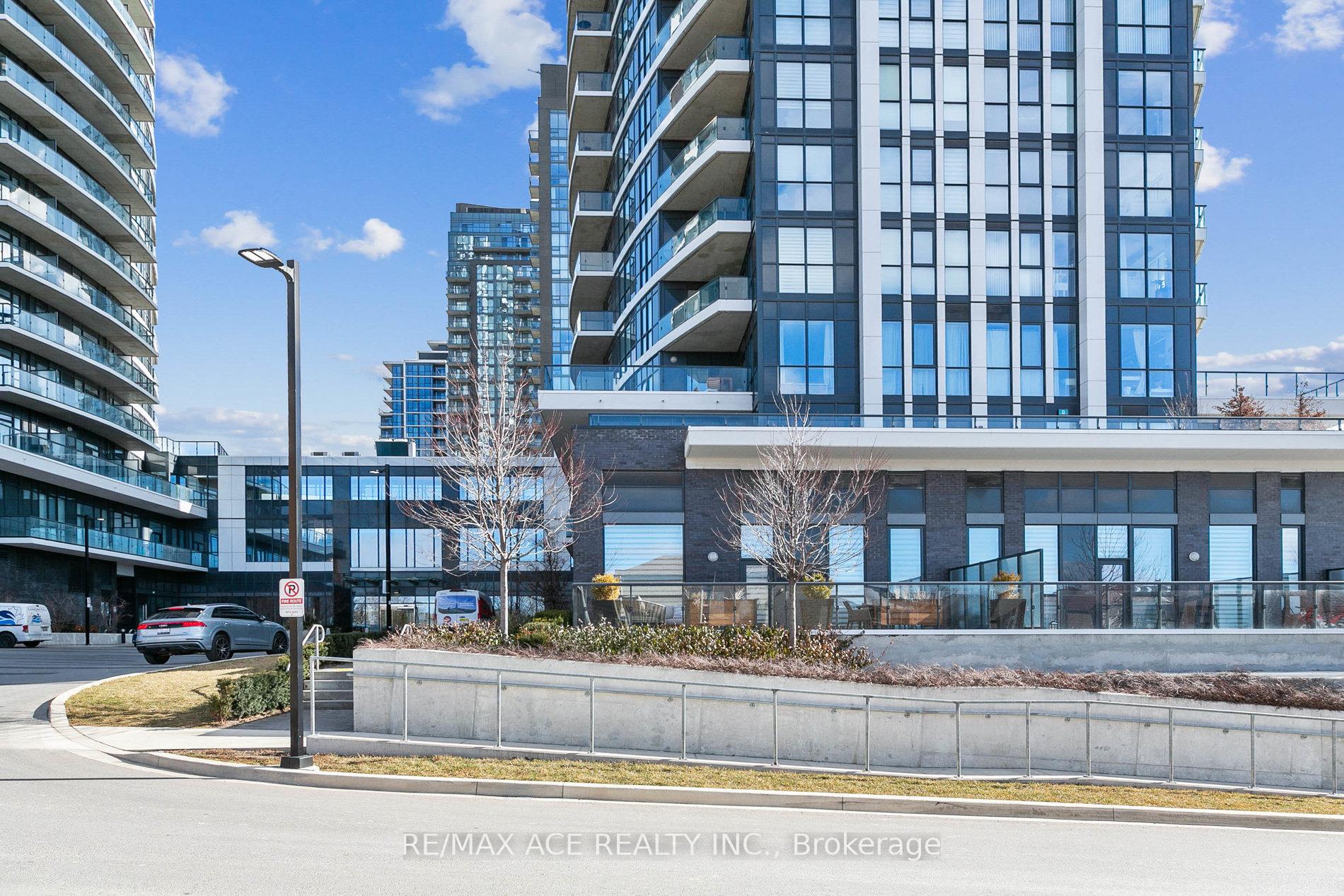 2 Bedrooms Condo at 65 Watergarden, Mississauga For sale