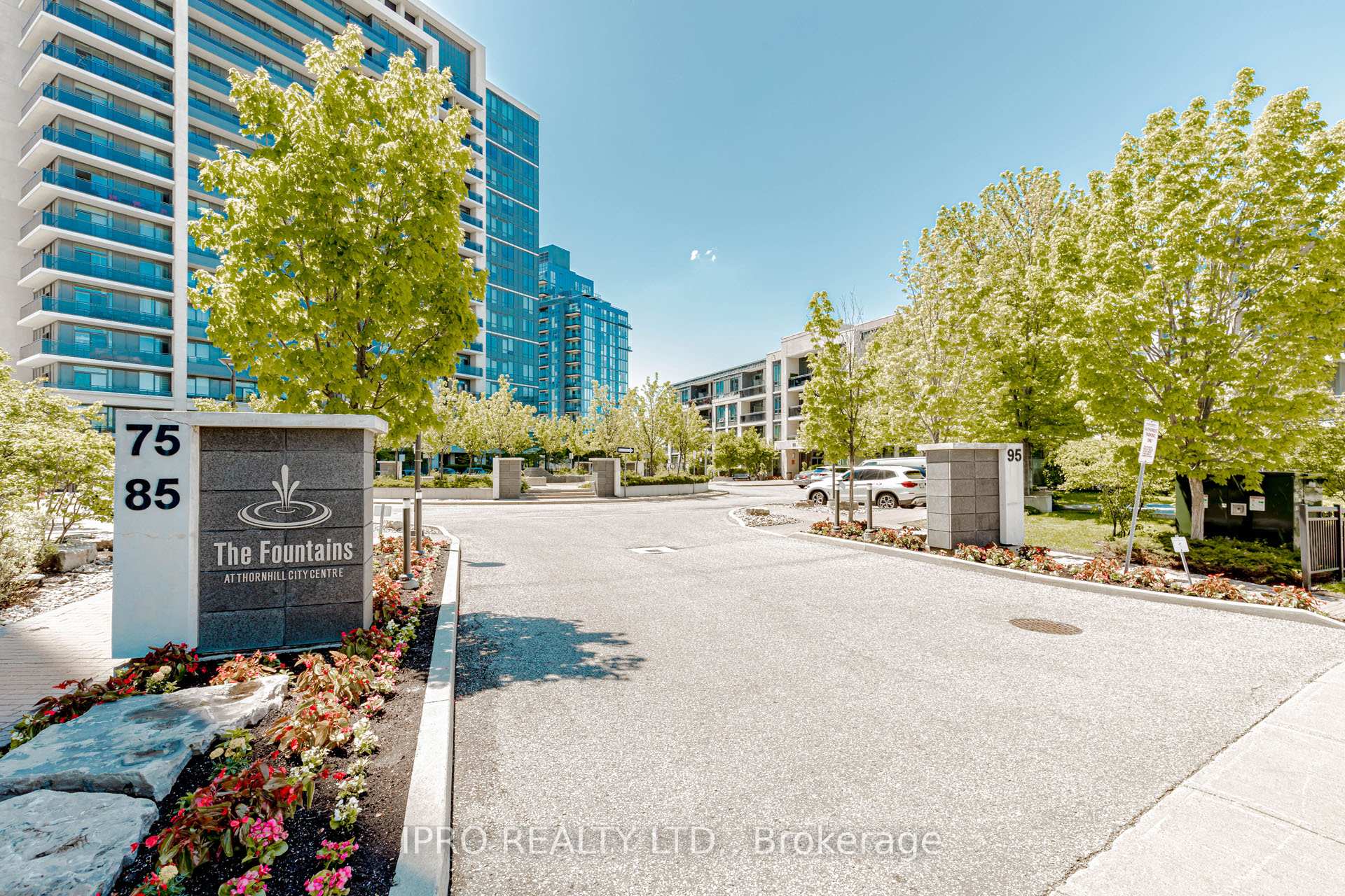 2 Bedrooms Condo at 85 North Park, Vaughan For sale