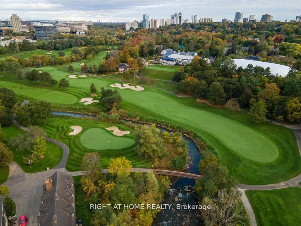 4 Bedrooms Condo at 50 Three Valleys, Toronto For sale