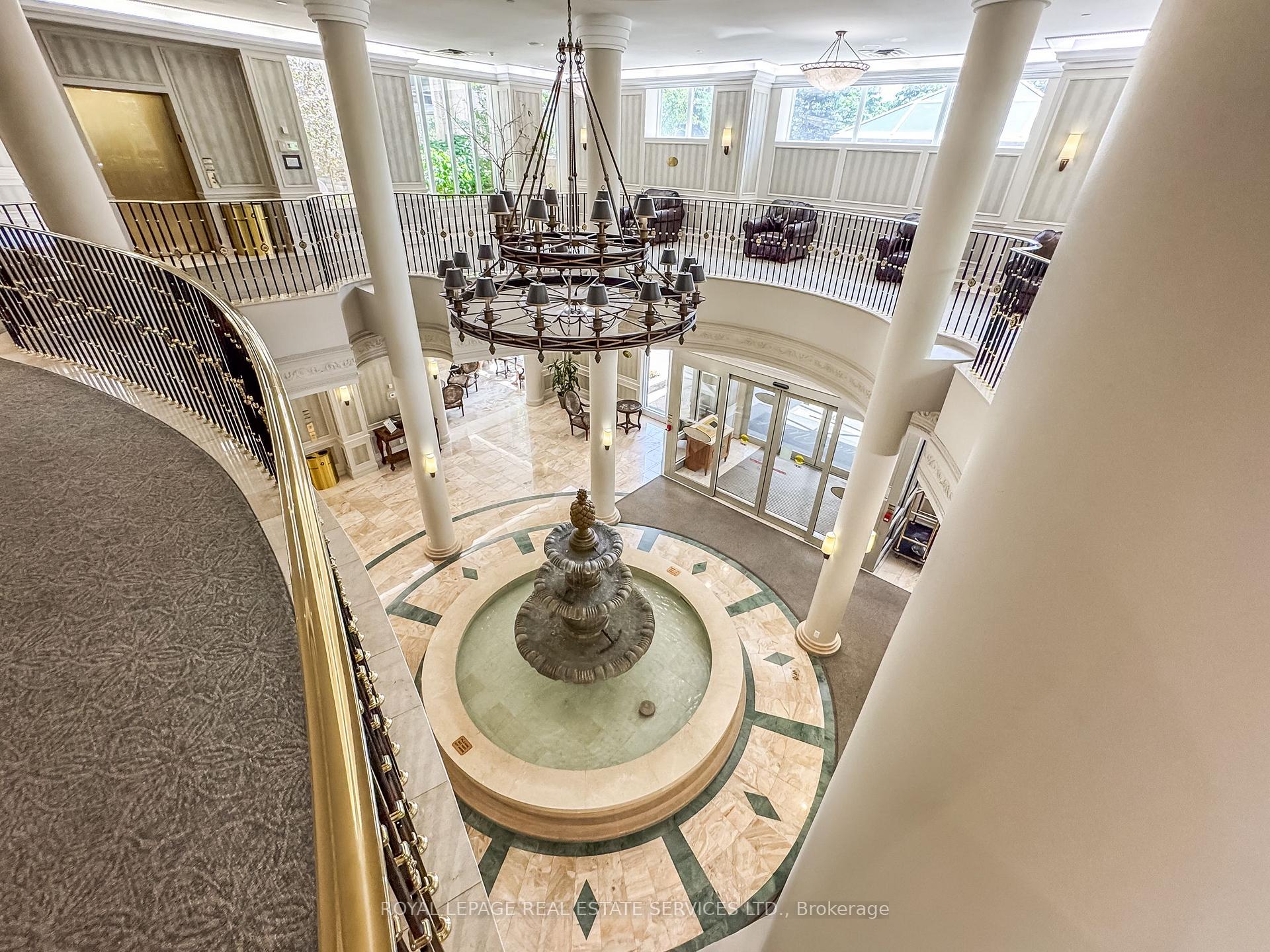 3 Bedrooms Condo at 25 Kingsbridge Garden, Mississauga For sale