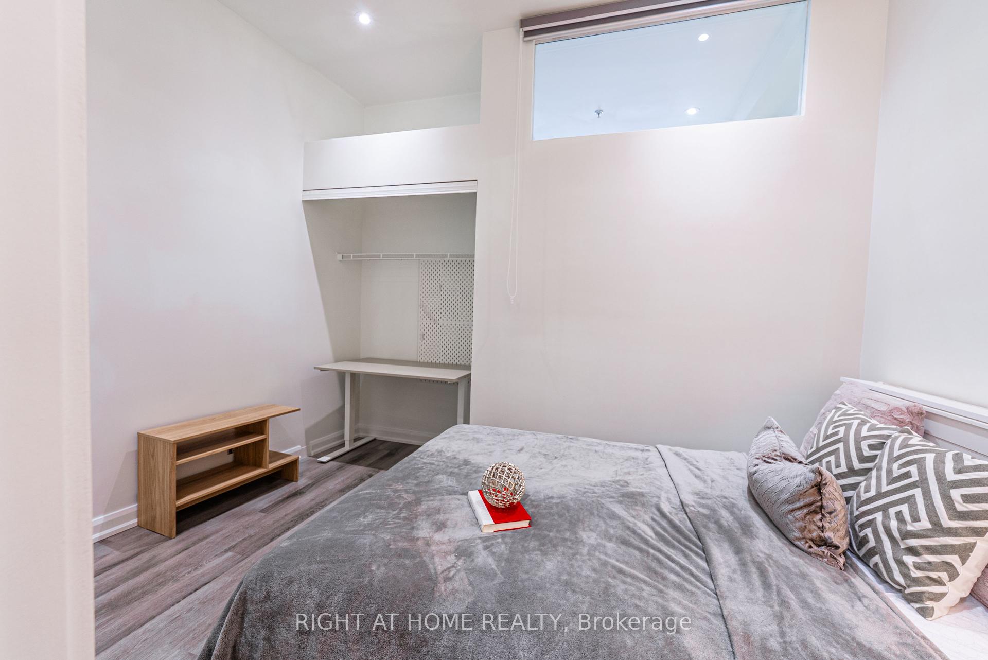 2 Bedrooms Condo at 700 King, Toronto For sale