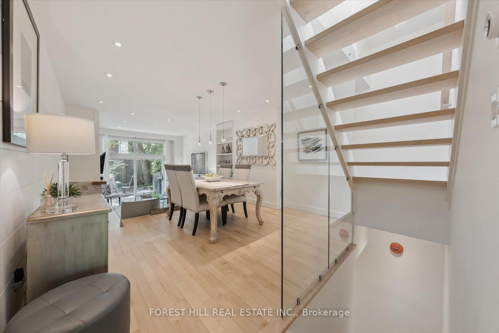 3 Bedrooms Condo at 10 Buller, Toronto For sale