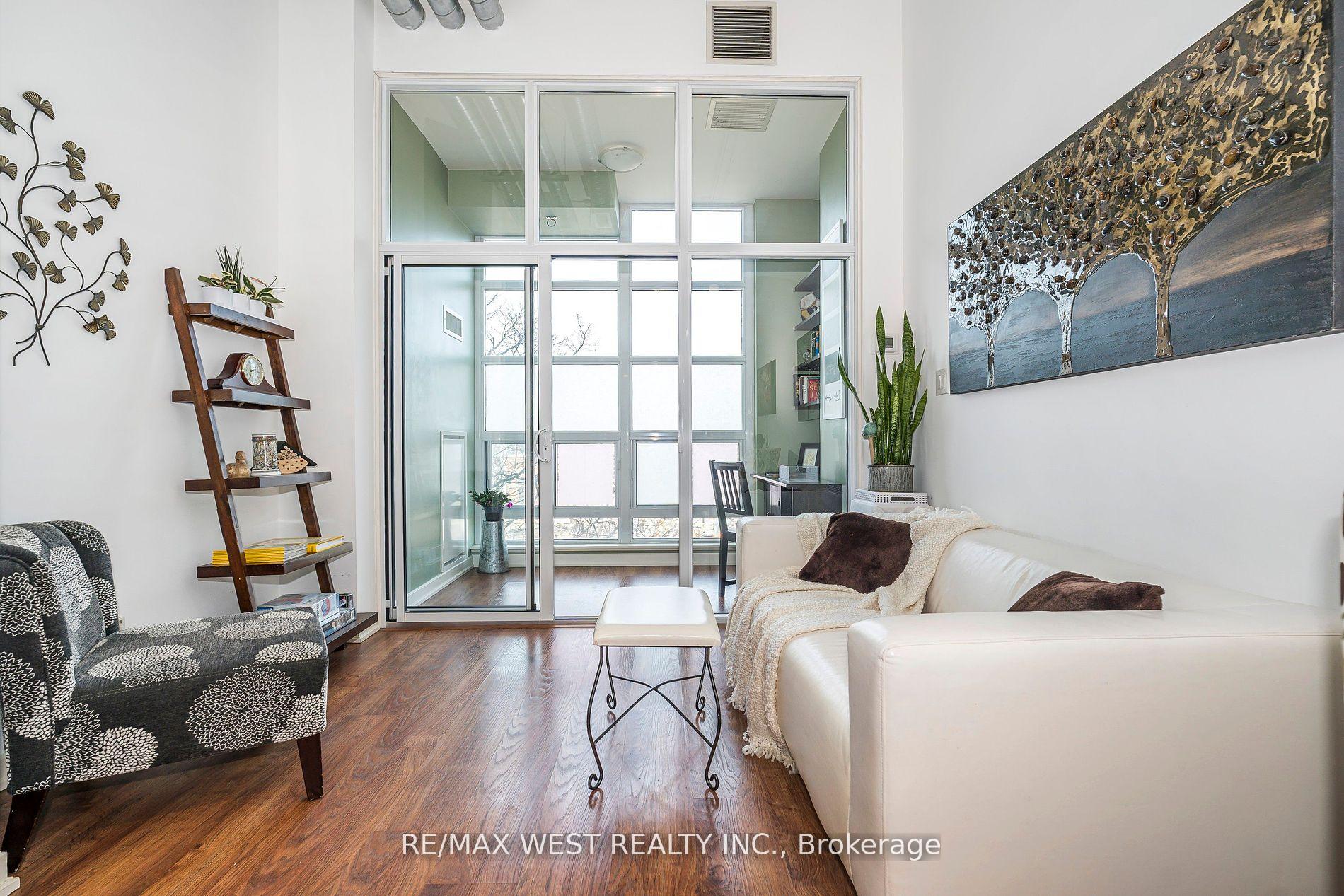 2 Bedrooms Condo at 380 Macpherson, Toronto For sale
