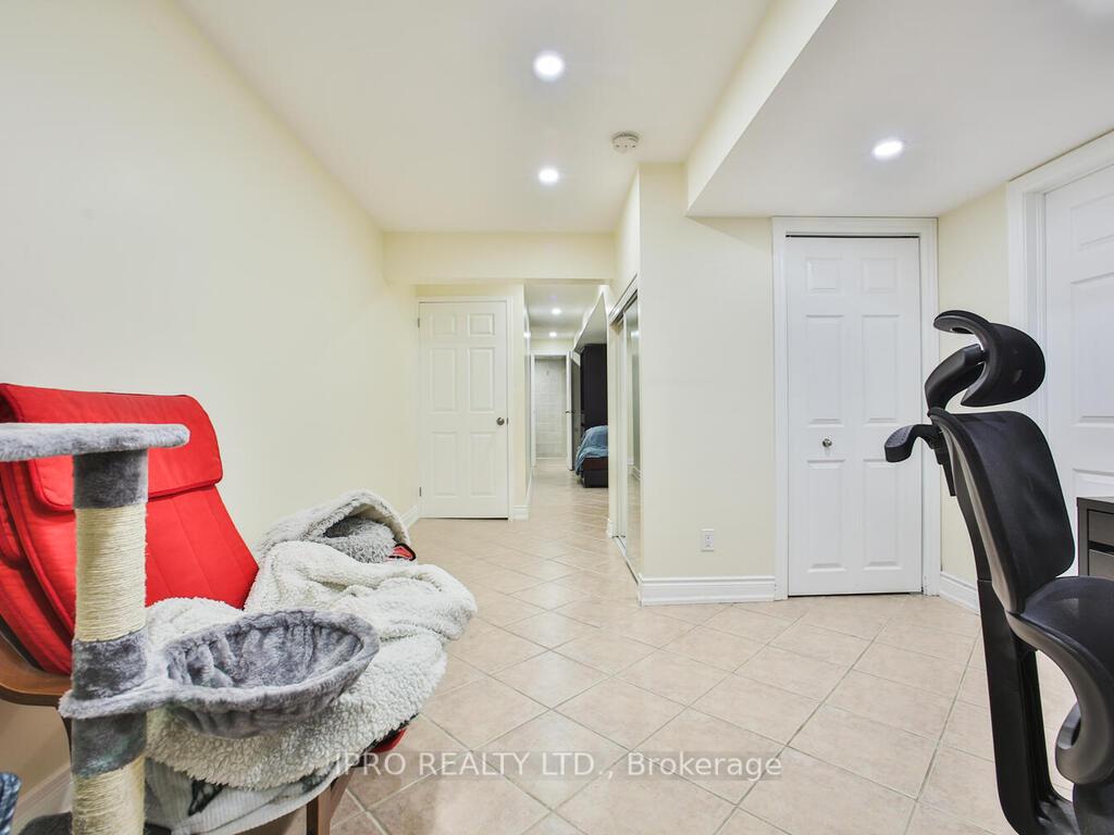 4 Bedrooms Condo at 485 Meadows, Mississauga For sale