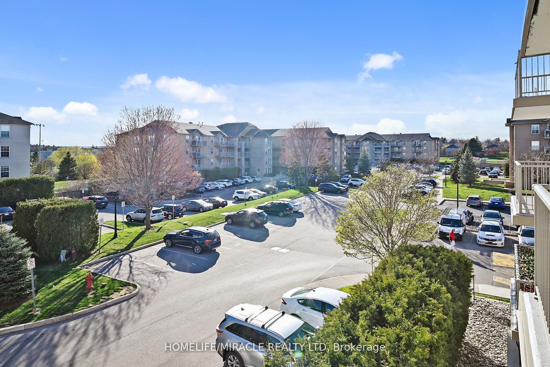 2 Bedrooms Condo at 1440 Bishops, Oakville For sale