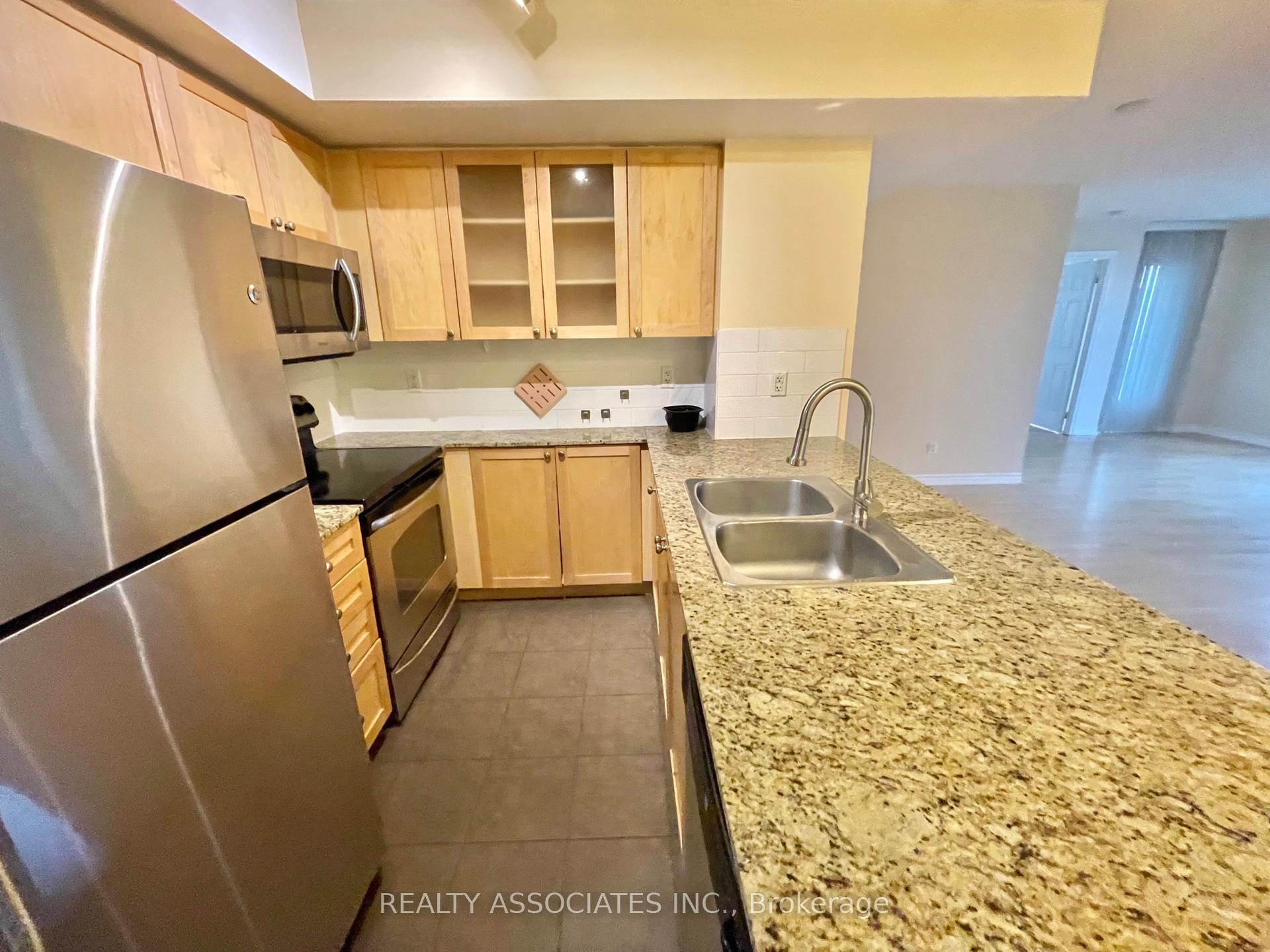3 Bedrooms Condo at 761 Bay, Toronto For sale