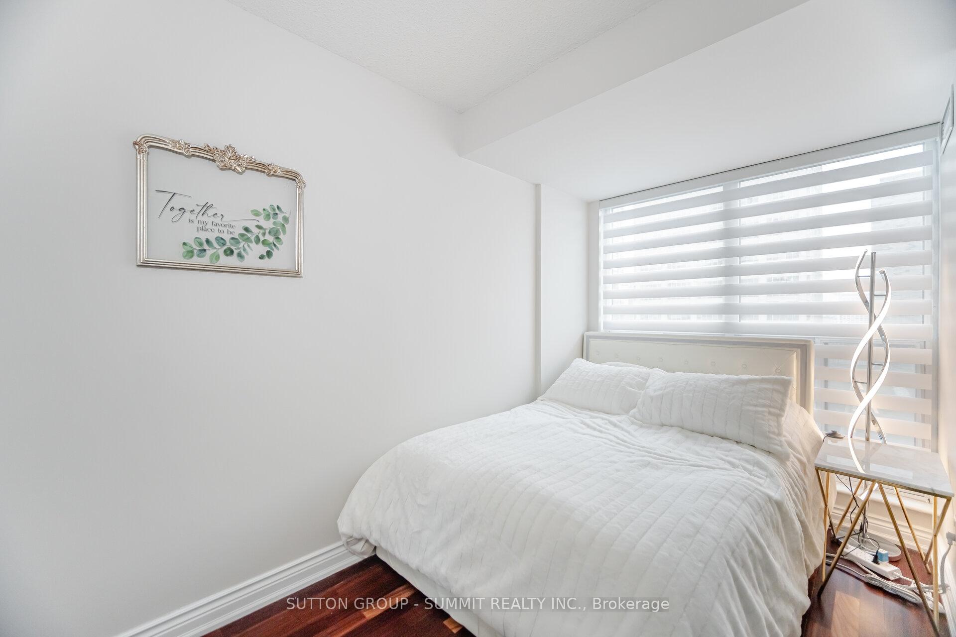 2 Bedrooms Condo at 8 Park, Toronto For sale