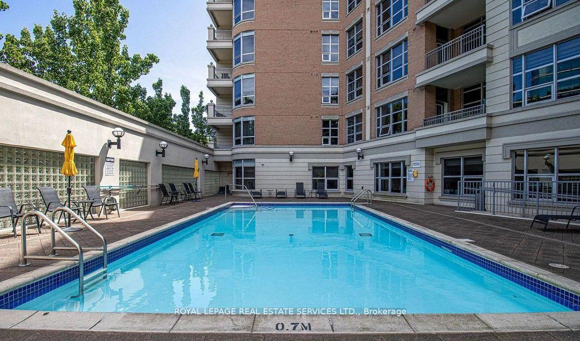 2 Bedrooms Condo at 10 Old York Mills, Toronto For sale
