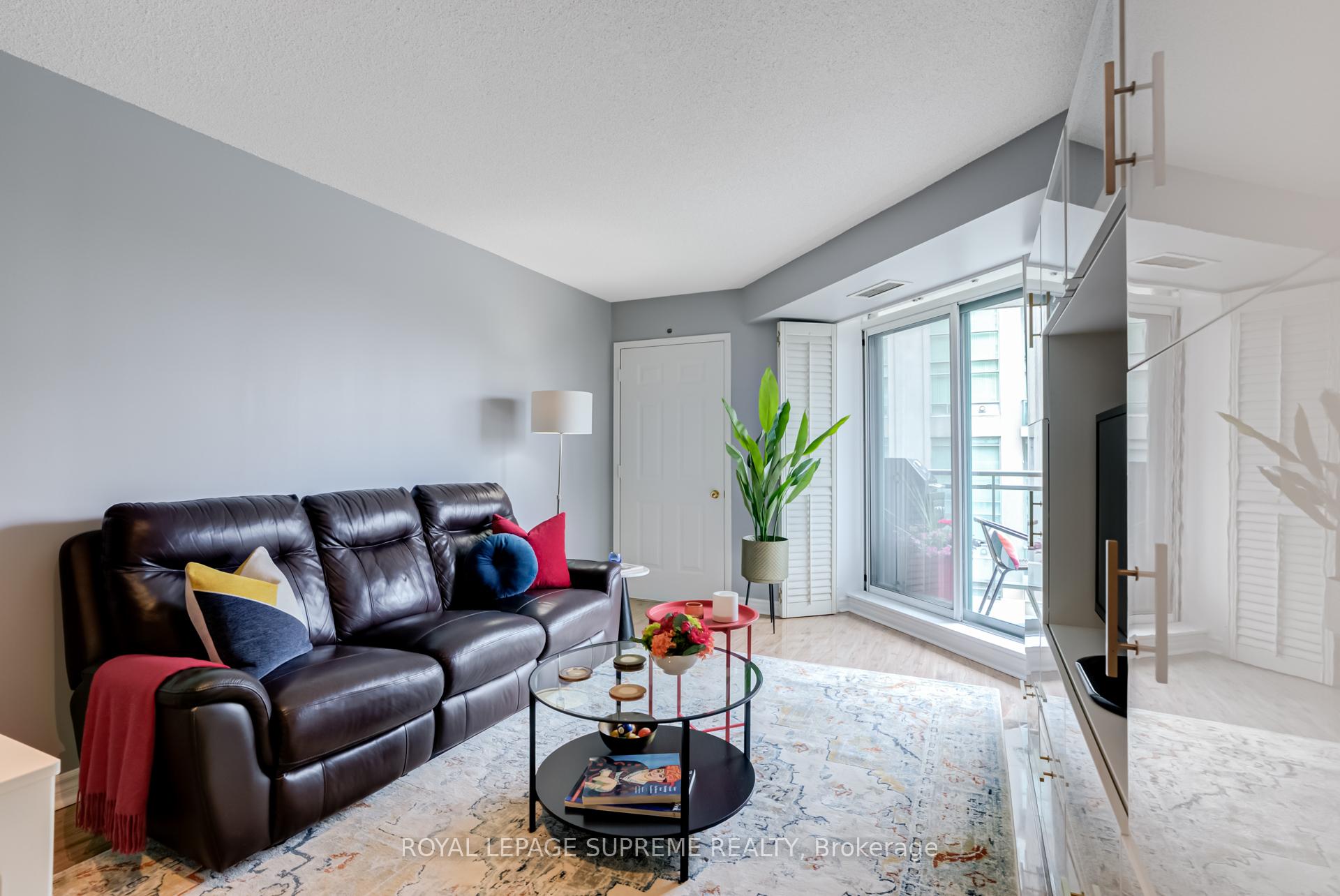 2 Bedrooms Condo at 190 Manitoba, Toronto For sale