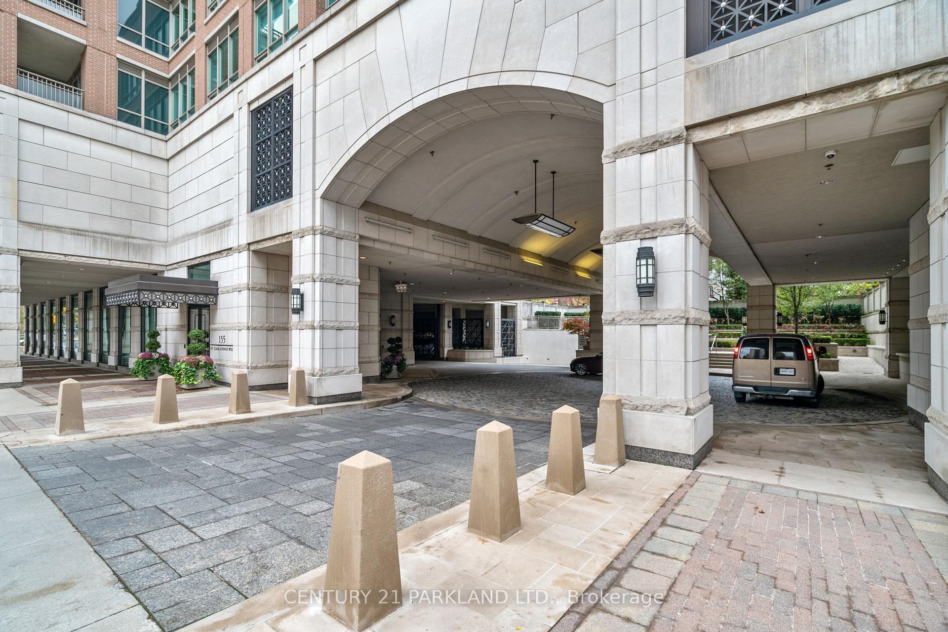 2 Bedrooms Condo at 155 St Clair, Toronto For sale