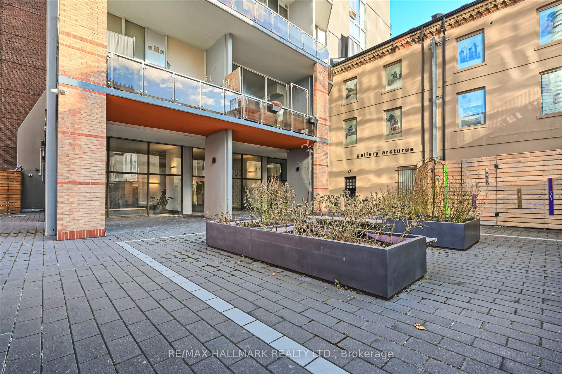 2 Bedrooms Condo at 86 Gerrard, Toronto For sale