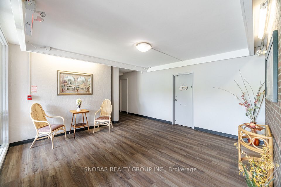 #10 - 3360 The Credit Woodlands, Mississauga, ON L5C 2J8