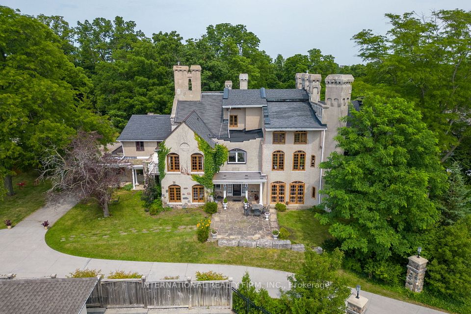 255 Delacourt