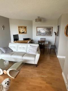 2 Bedrooms Condo at 61 Markbrook, Toronto For sale