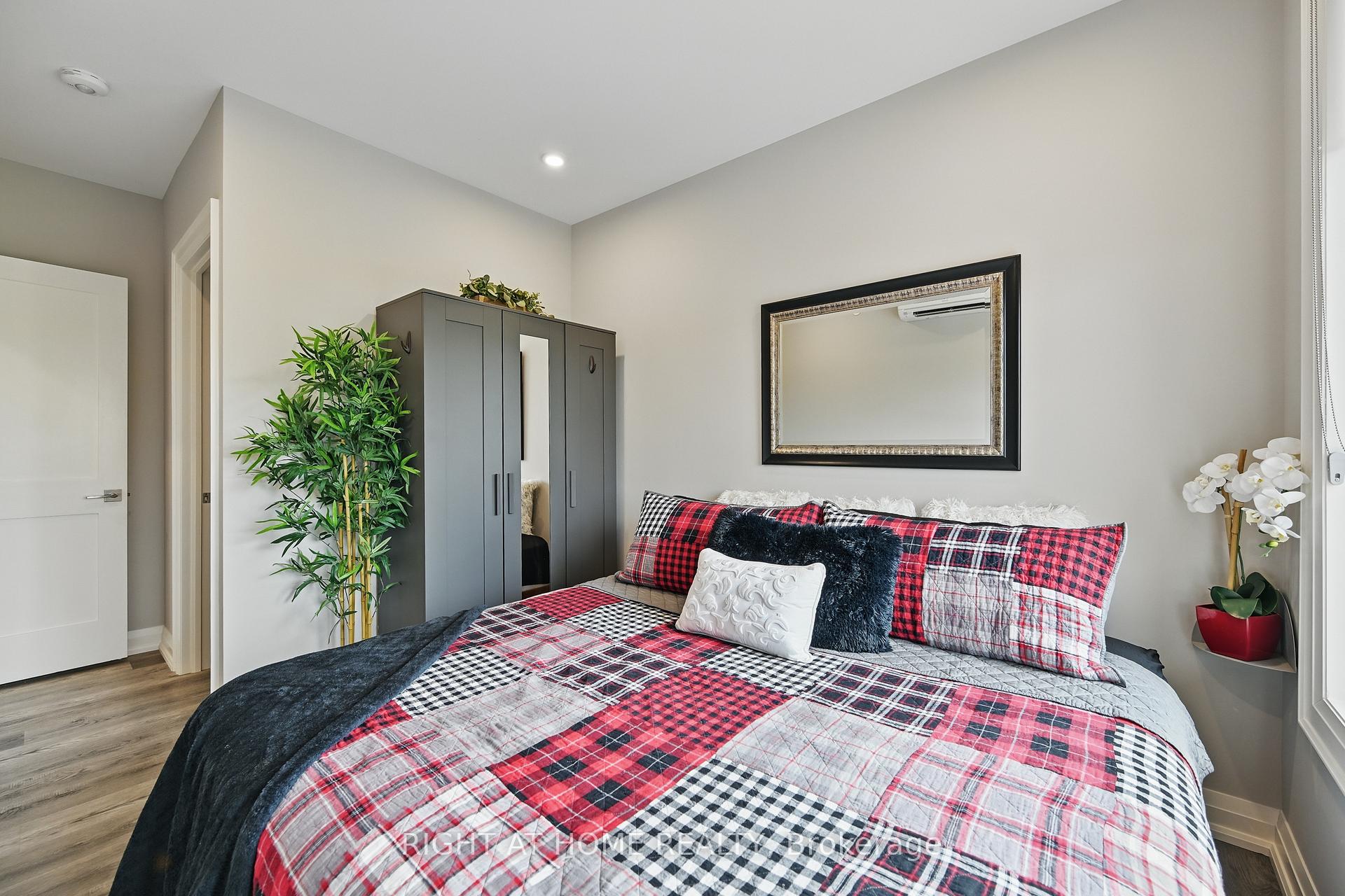 1 Bedroom Condo at 257 Millen, Hamilton For sale