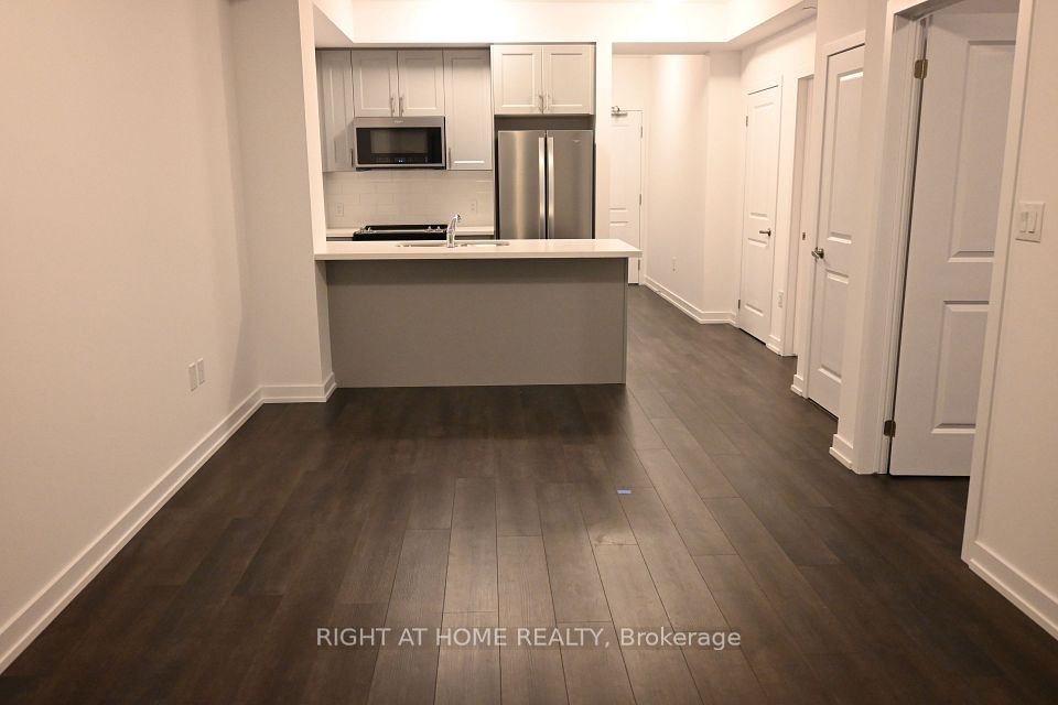 460 Dundas