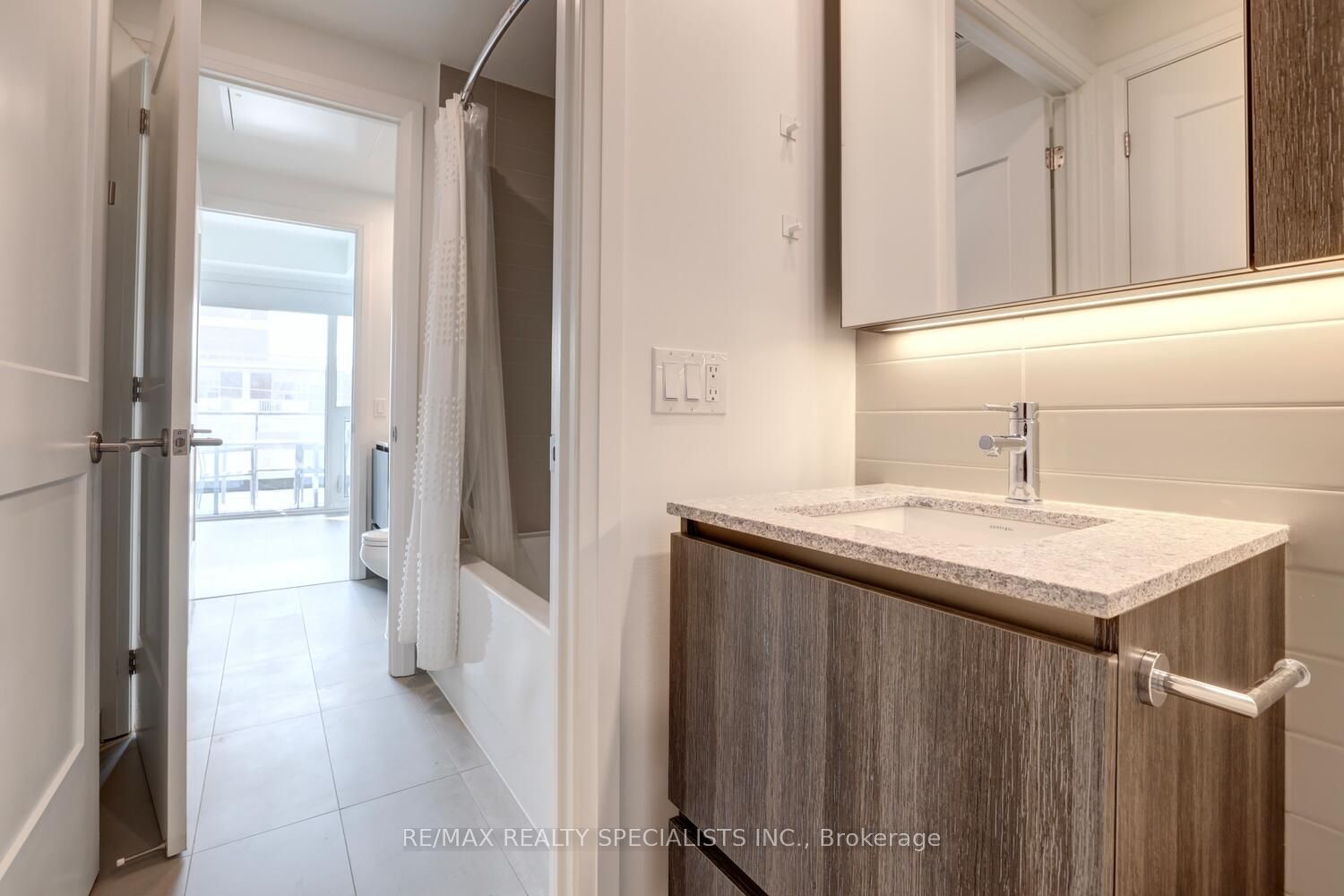 21 Park Street E, #616