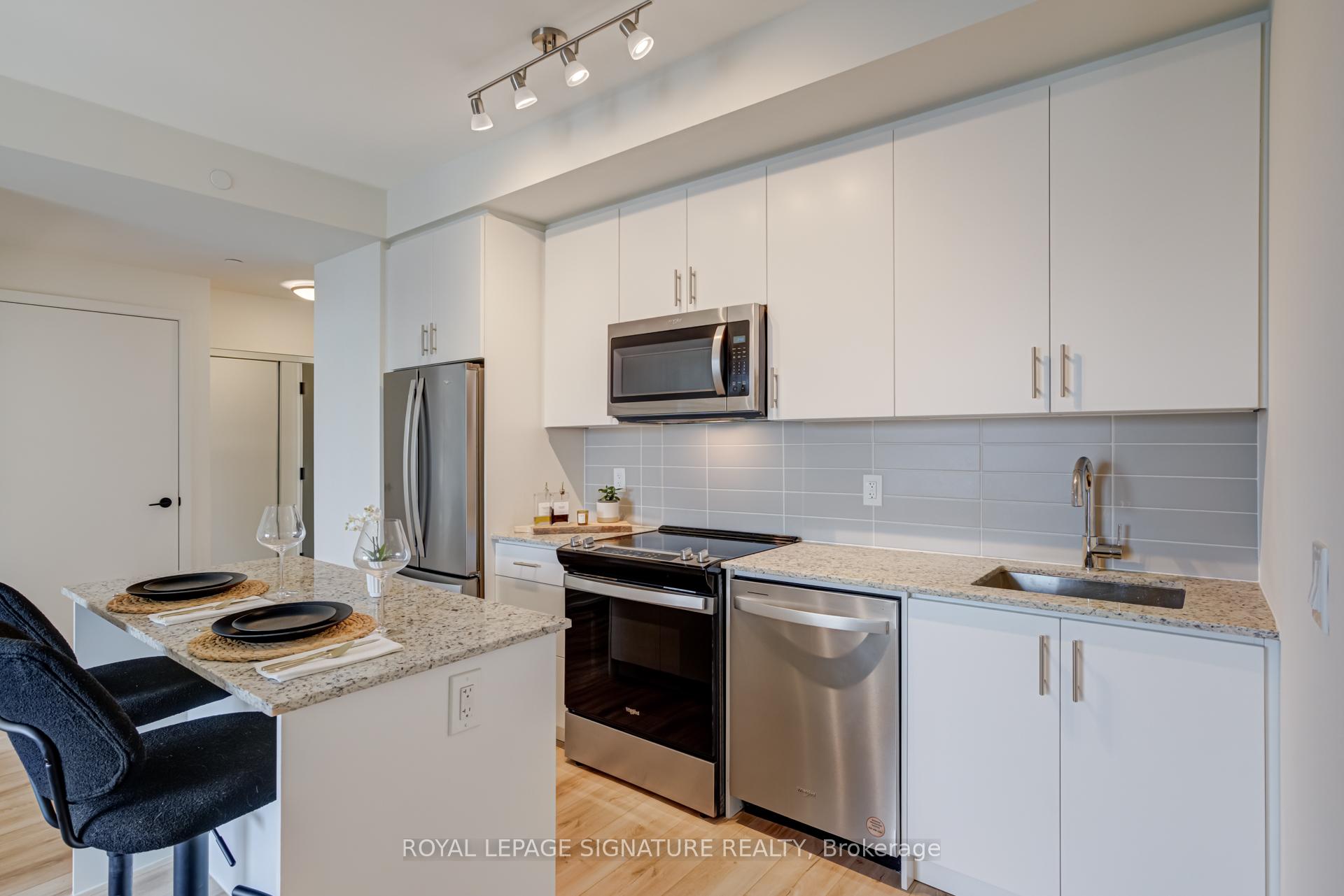 2 Bedrooms Condo at 335 Wheat Boom, Oakville For sale