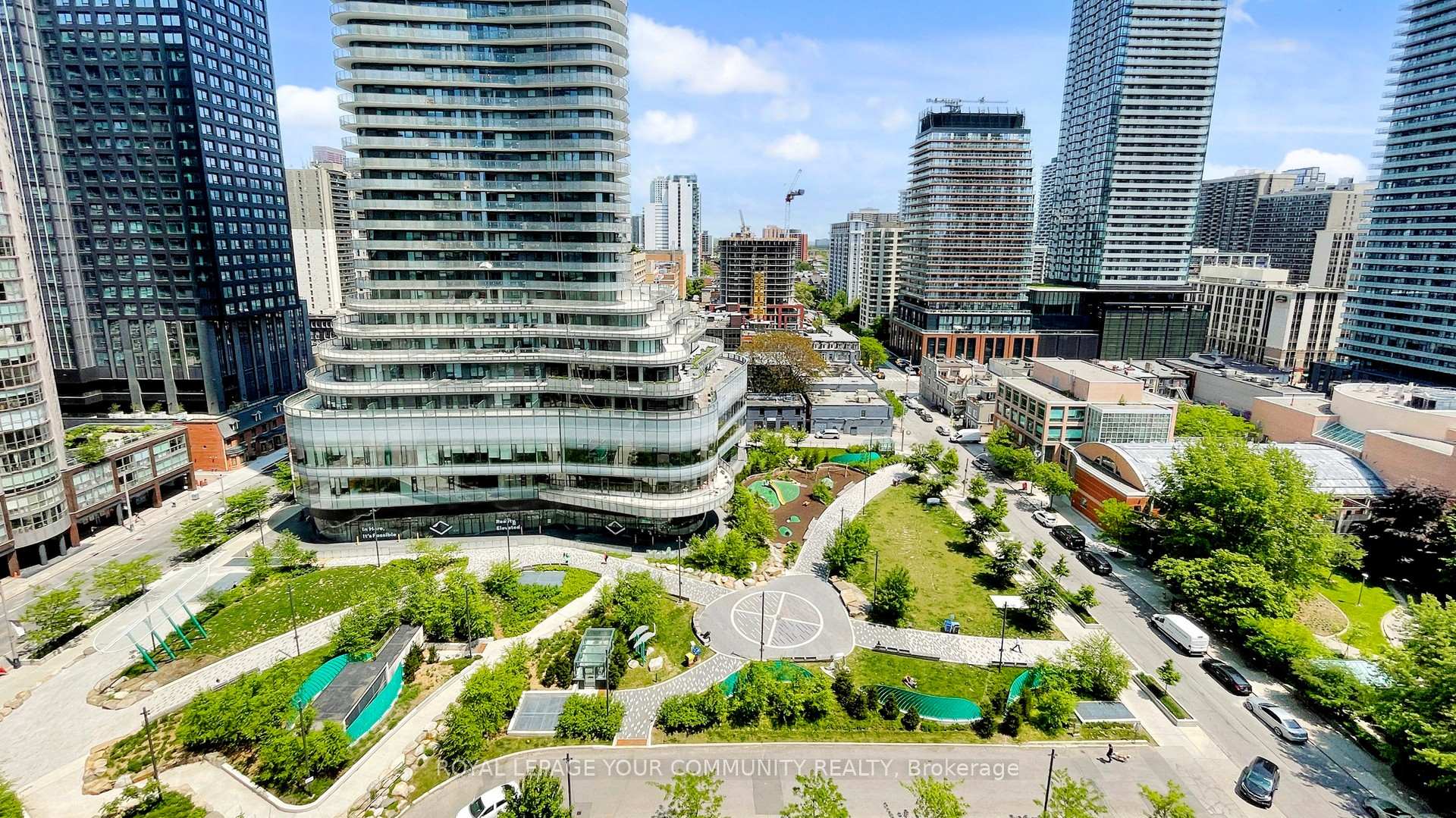 3 Bedrooms Condo at 909 Bay, Toronto For sale