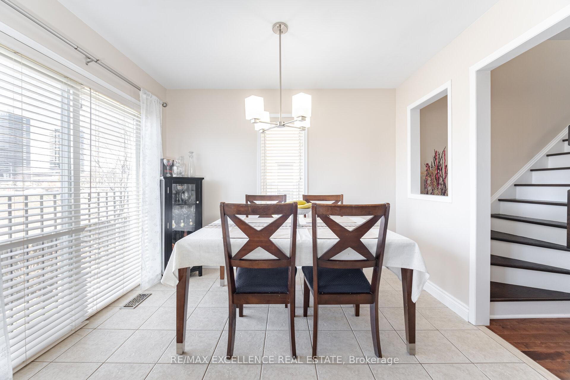 3 Bedrooms Condo at 4950 Albina, Mississauga For sale