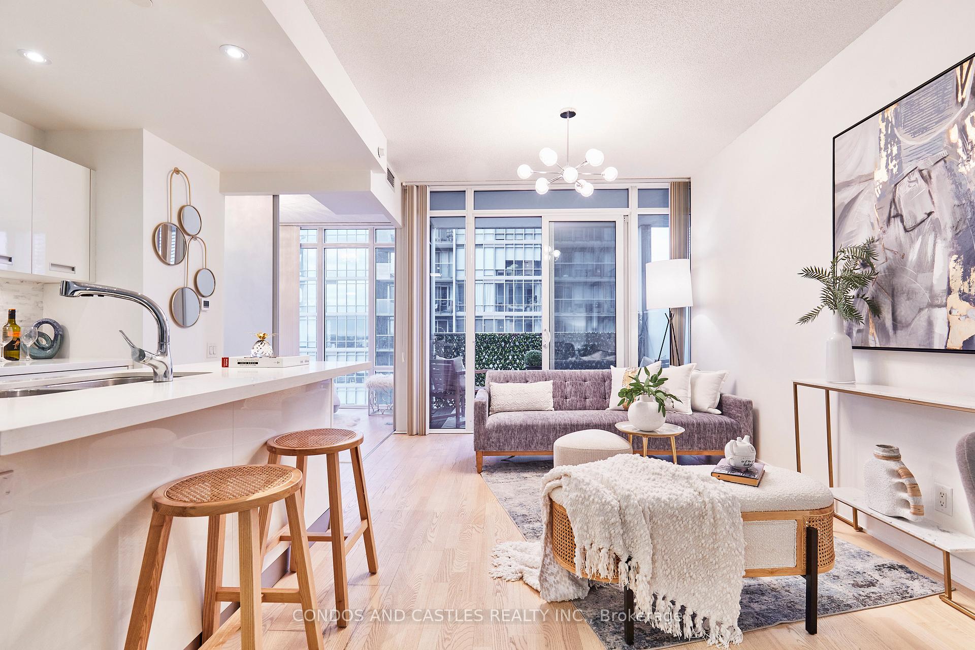 2 Bedrooms Condo at 88 Park Lawn, Toronto For sale