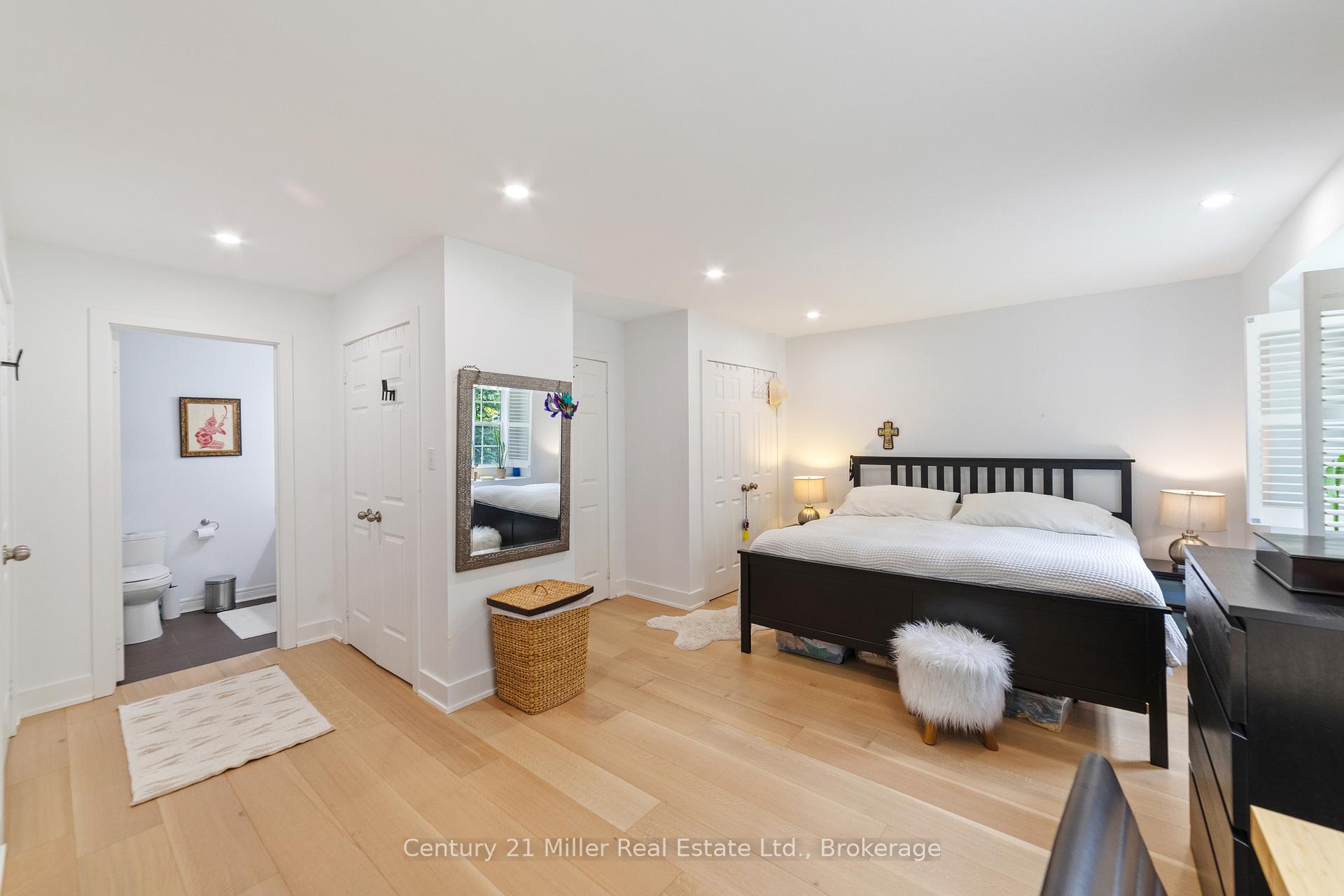 2 Bedrooms Condo at 1061 North Shore, Burlington For sale
