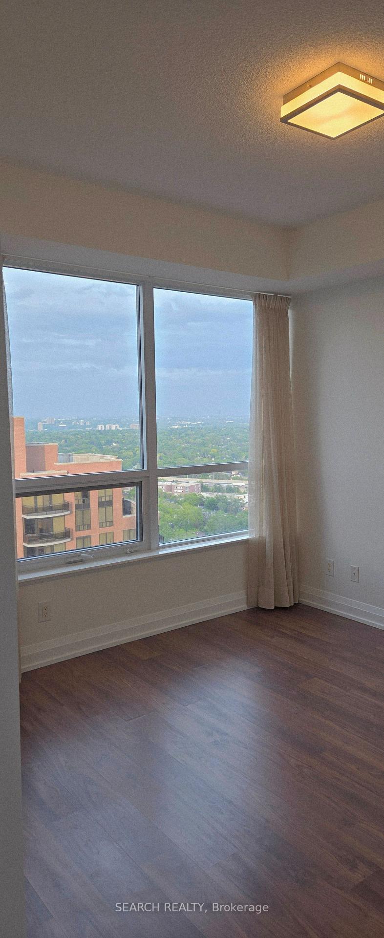 2 Bedrooms Condo at 5 Sheppard, Toronto For sale