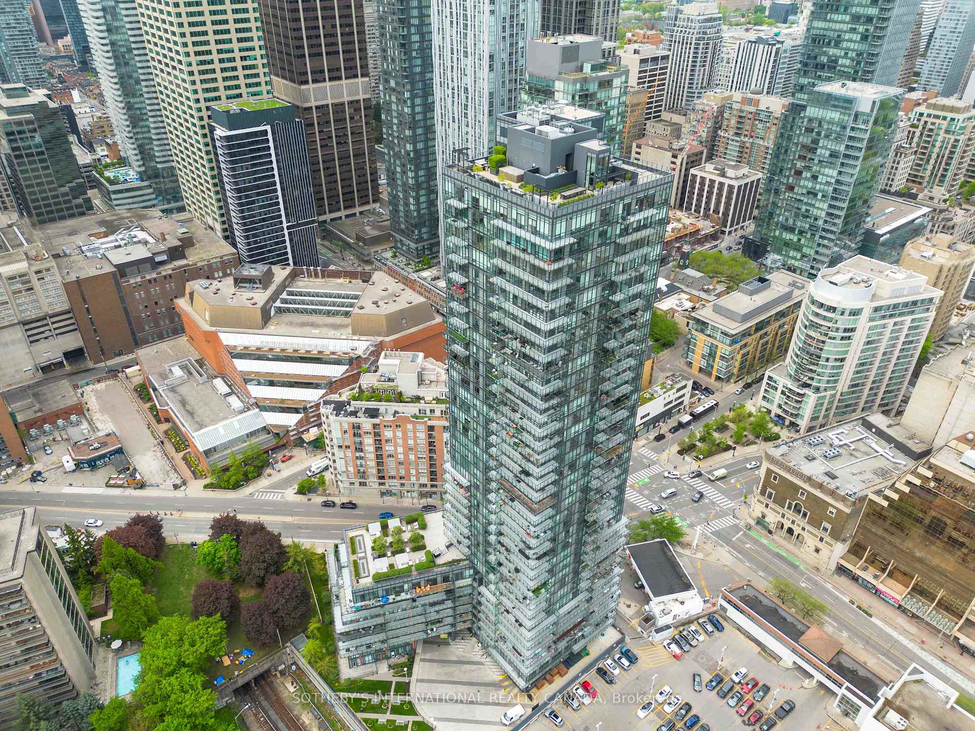 2 Bedrooms Condo at 825 Church, Toronto For sale