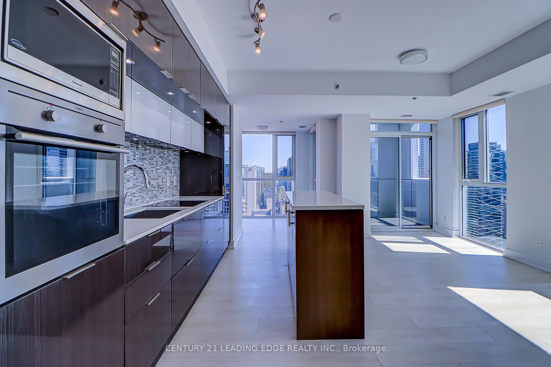 3 Bedrooms Condo at 318 Richmond,  Toronto For sale