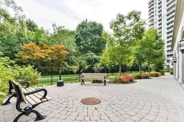 2 Bedrooms Condo at 10 Bloorview, Toronto For sale