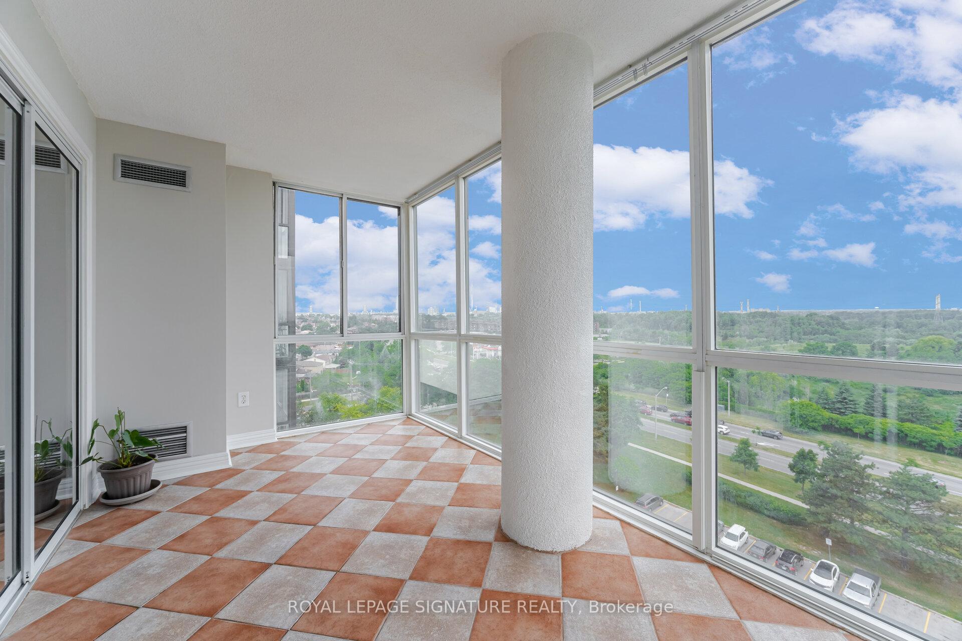 3 Bedrooms Condo at 10 Markbrook, Toronto For sale