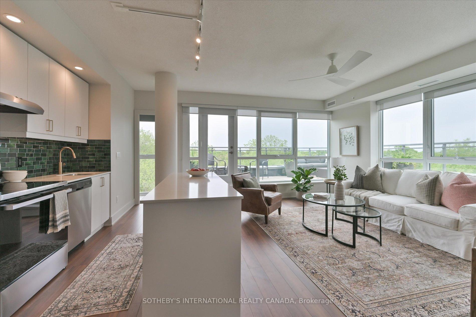 2 Bedrooms Condo at 5260 Dundas, Burlington For sale