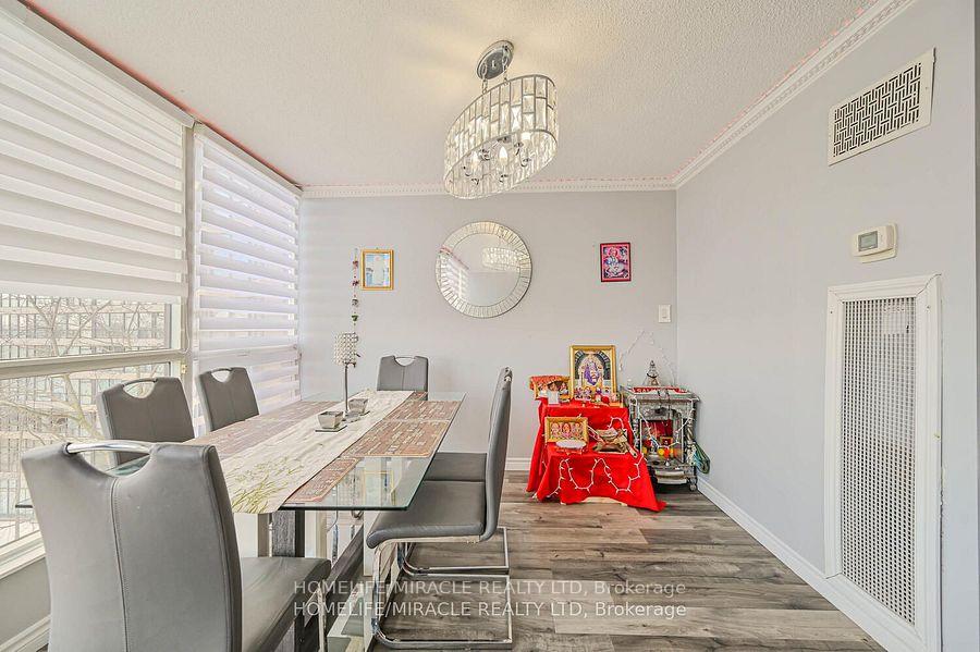 3 Bedrooms Condo at 5 Rowntree, Toronto For sale