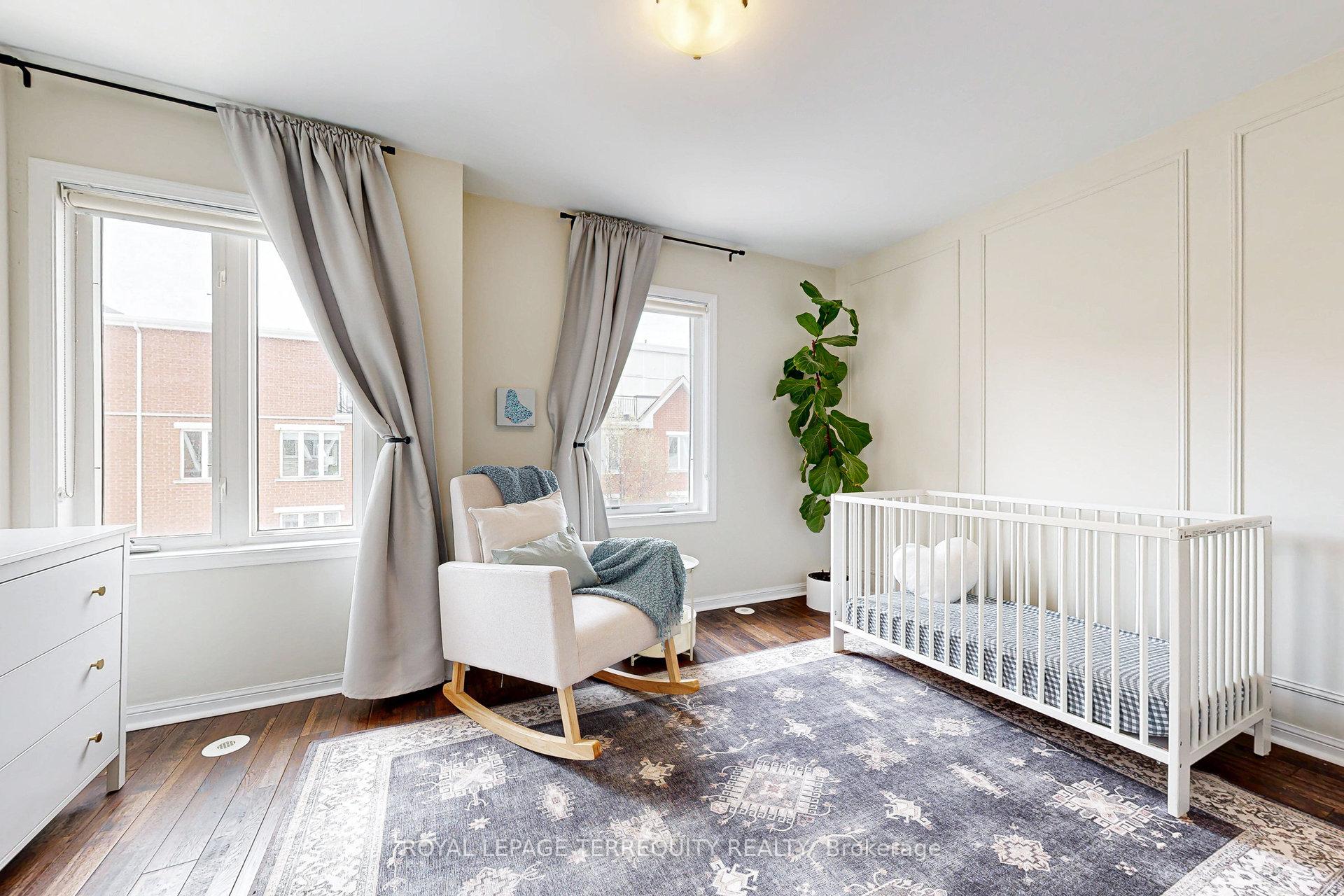 3 Bedrooms Condo at 25 Laidlaw, Toronto For sale