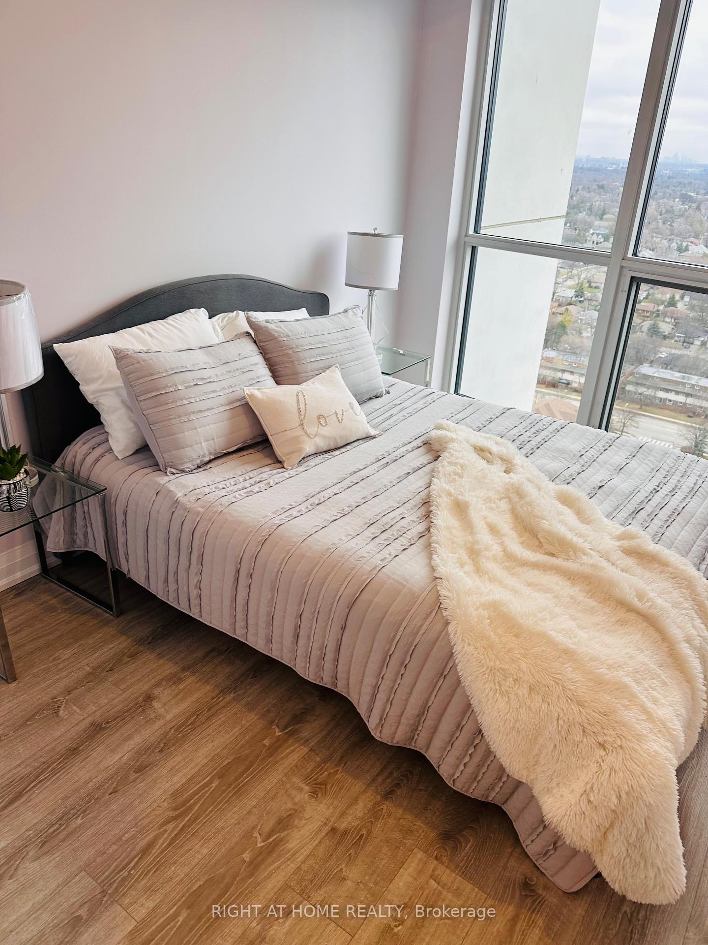 2 Bedrooms Condo at 30 GIBBS, Toronto For sale