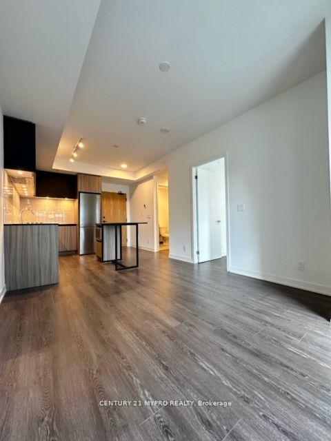 1 Bedroom Condo at 7950 Bathurst,  Vaughan For sale