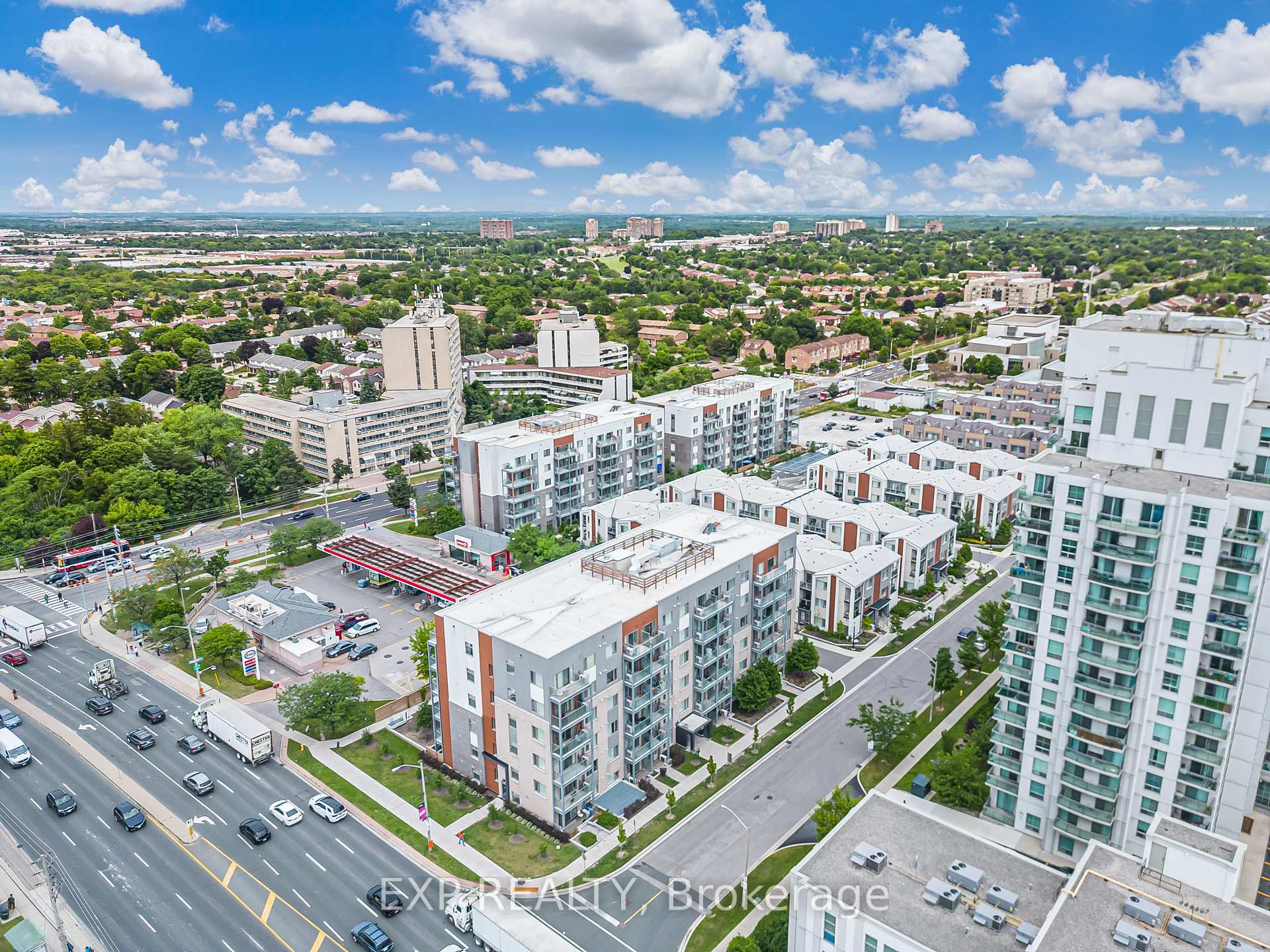2 Bedrooms Condo at 20 Orchid Place, Toronto For sale