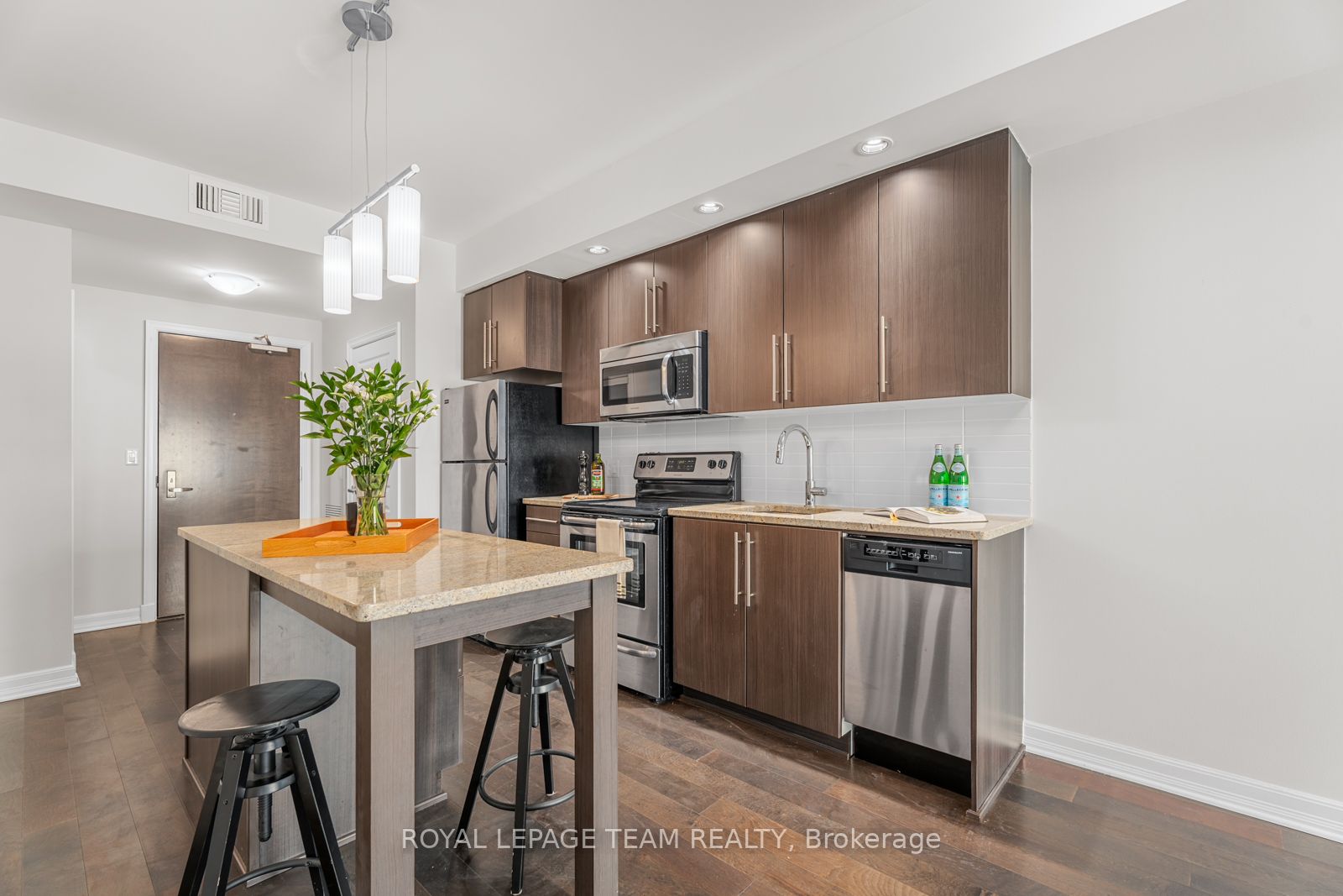238 Besserer Street, #711