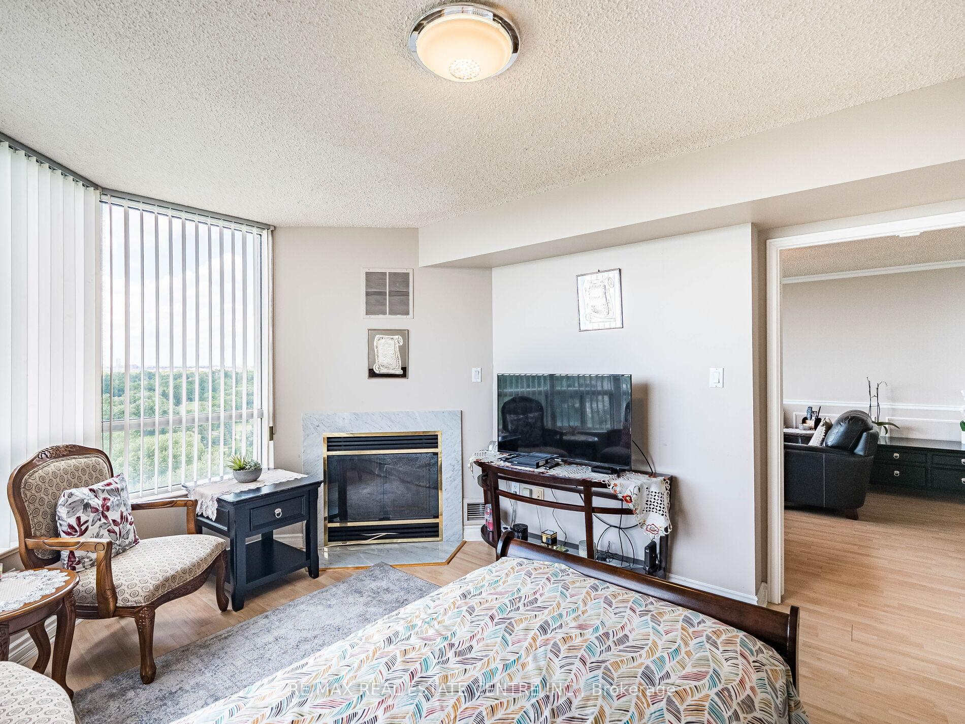 3 Bedrooms Condo at 168 Bonis, Toronto For sale