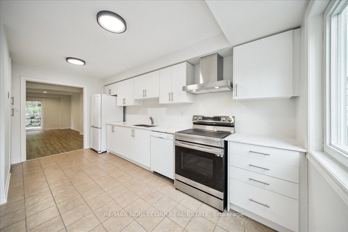 3 Bedrooms Condo at 20 William Farr, Vaughan For sale