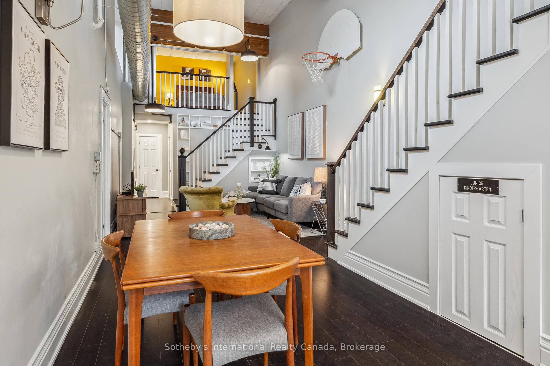 3 Bedrooms Condo at 200 Stinson, Hamilton For sale